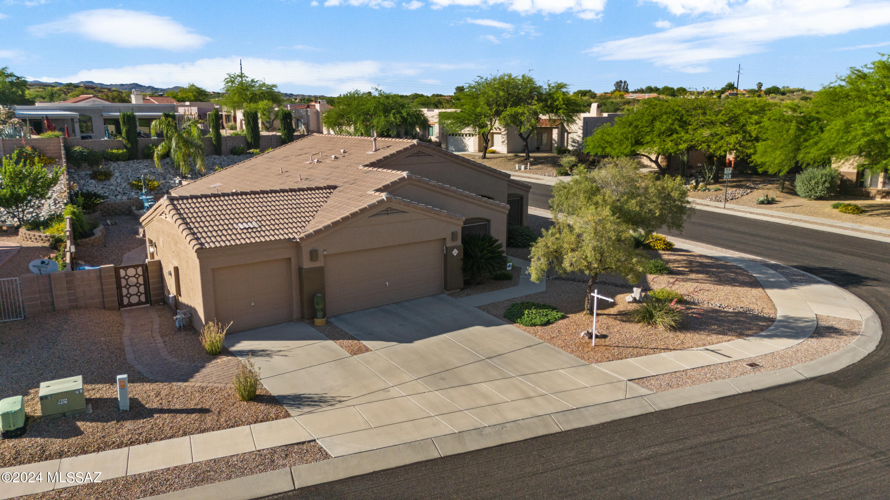 284 West Plateau Road Tucson, AZ 85737 - Photo 2 of 50 DJI_20240522170340_0002_D