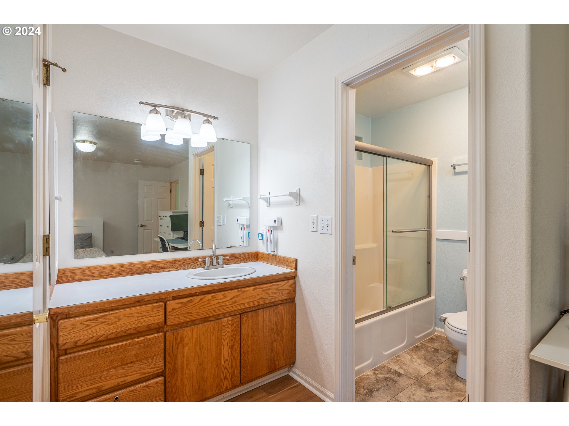 5512 Collins Loop Florence, OR 97439 - Photo 26 of 48 Bathroom, Attached