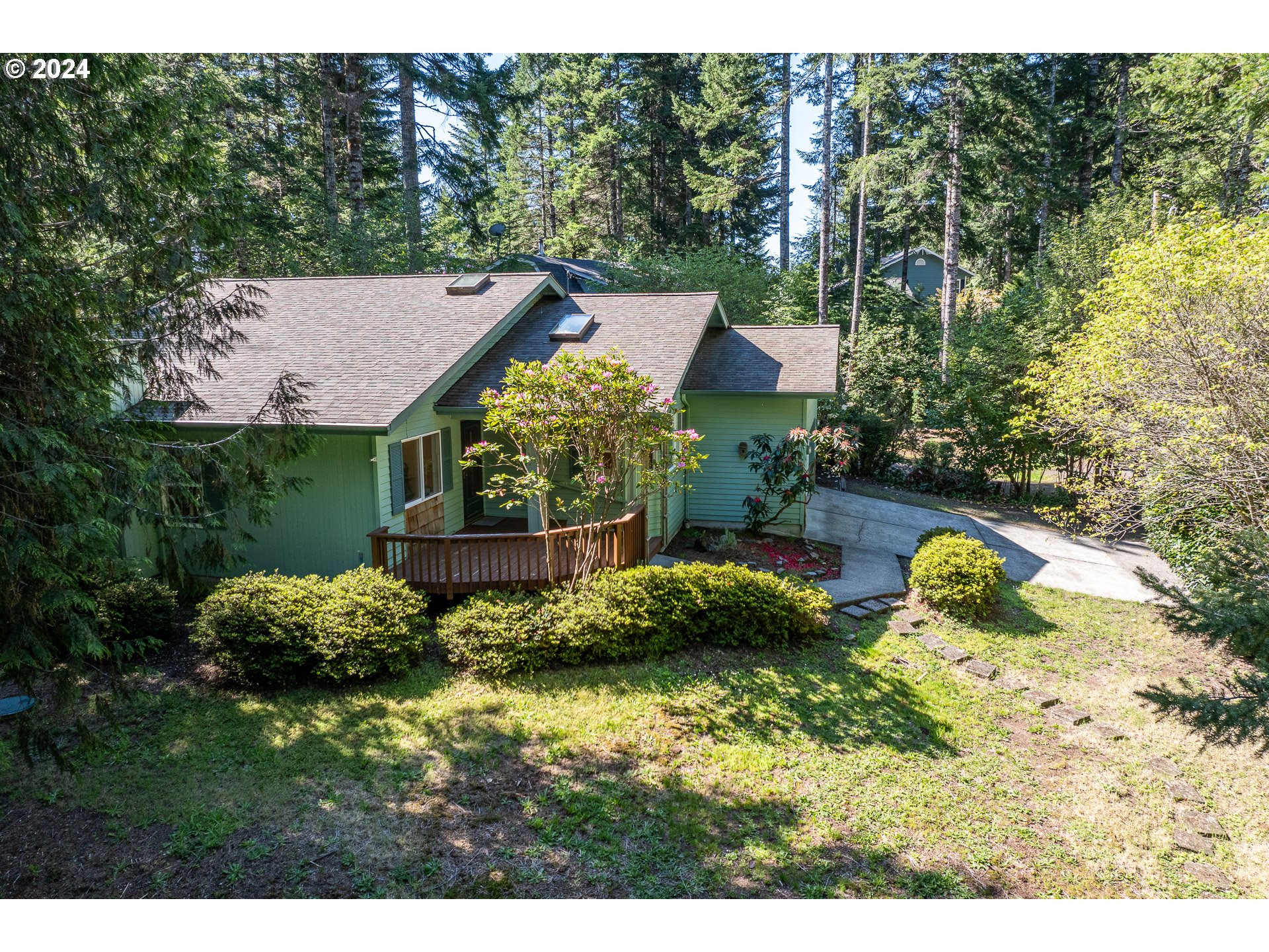 5512 Collins Loop Florence, OR 97439 - Photo 4 of 48 Gallery Image 4