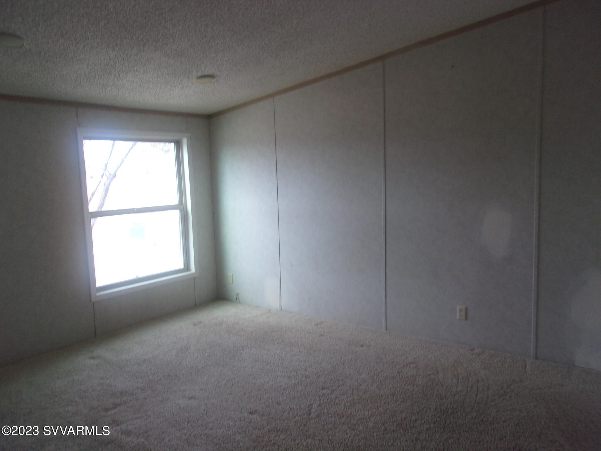 5925 Point Of View Trail Rimrock, AZ 86335 - Photo 12 of 35 an empty room with a window