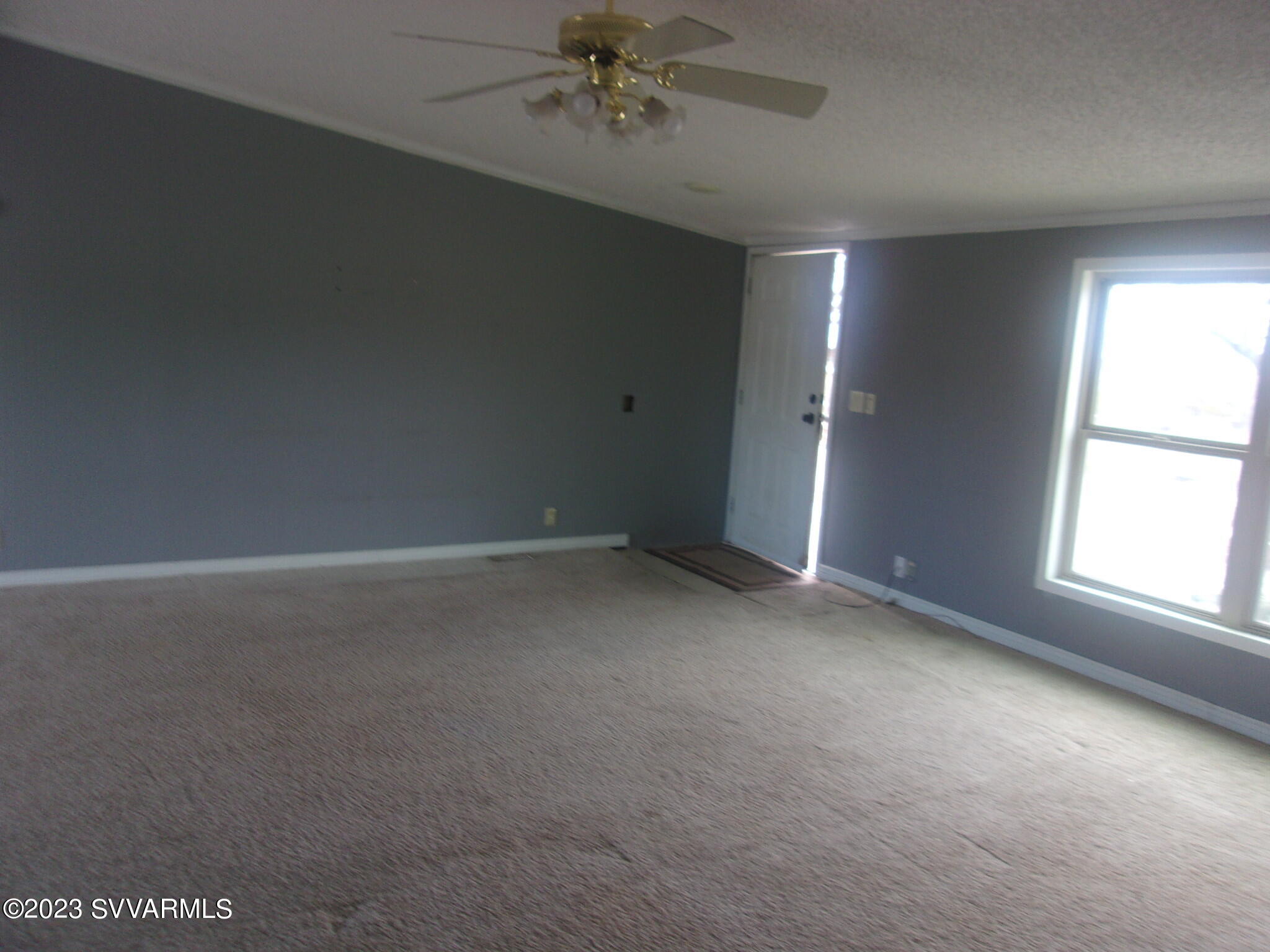 5925 Point Of View Trail Rimrock, AZ 86335 - Photo 18 of 35 an empty room with a window