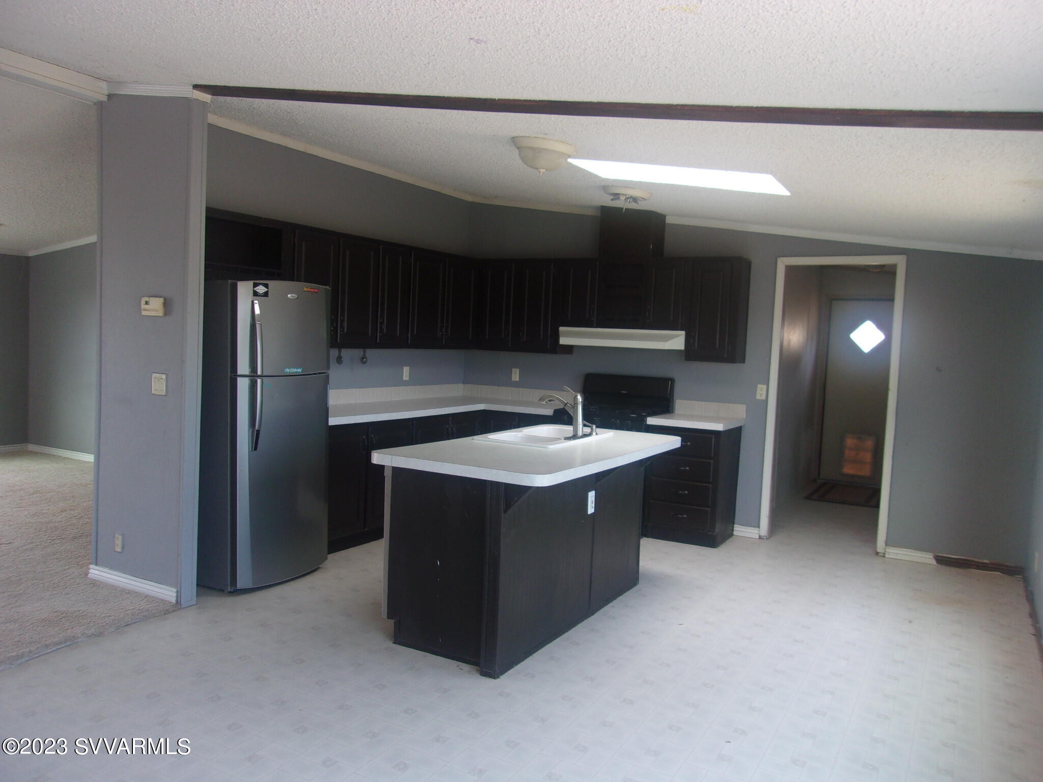 5925 Point Of View Trail Rimrock, AZ 86335 - Photo 3 of 35 a kitchen with a stove top oven and refrigerator