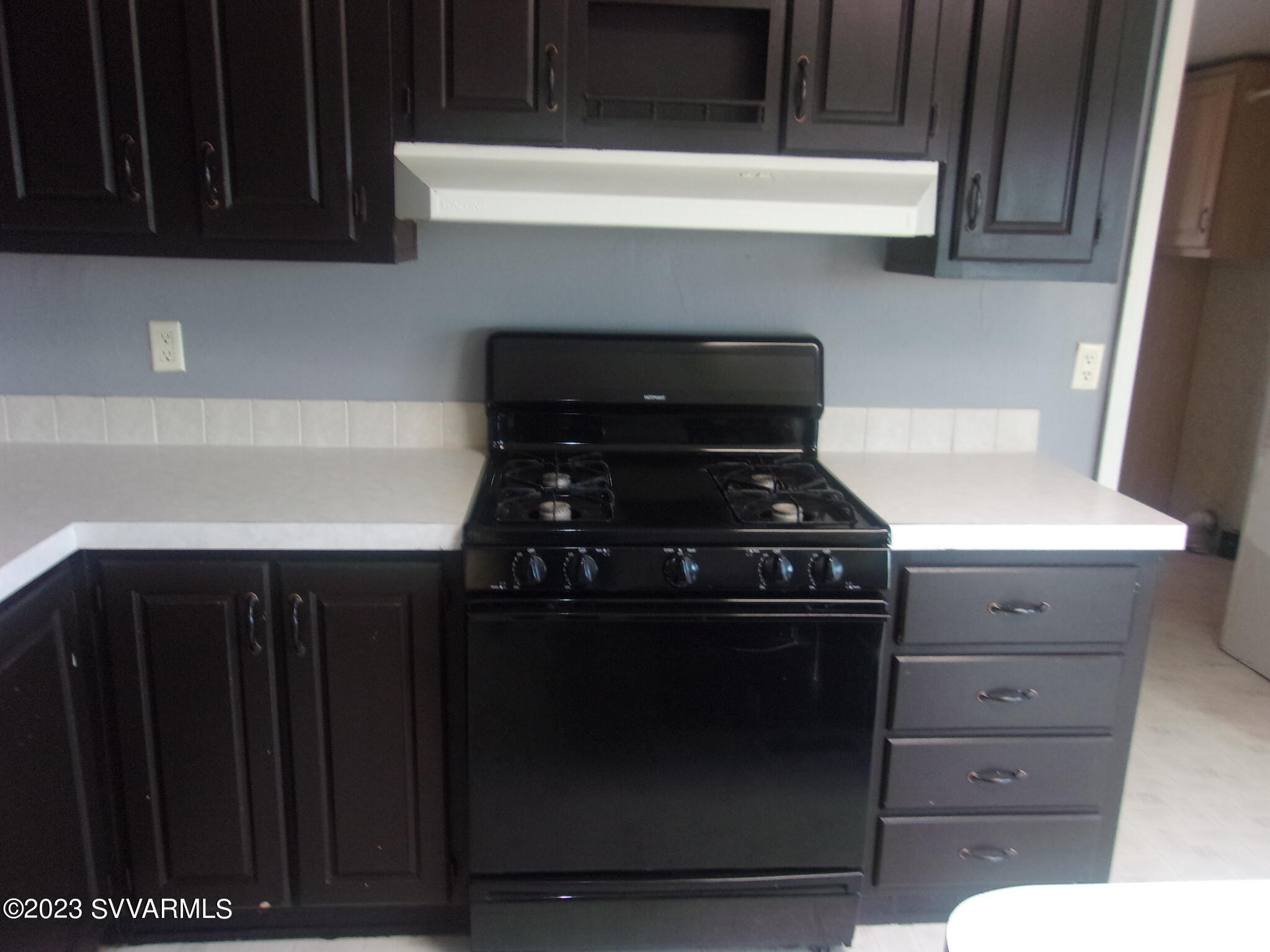 5925 Point Of View Trail Rimrock, AZ 86335 - Photo 9 of 35 a stove top oven sitting inside of a kitchen