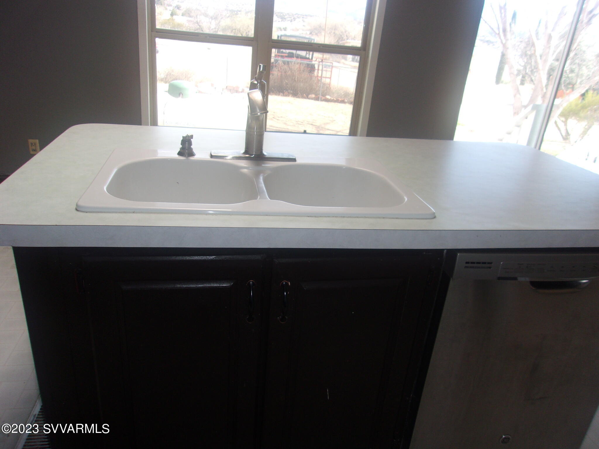 5925 Point Of View Trail Rimrock, AZ 86335 - Photo 10 of 35 a sink with a window