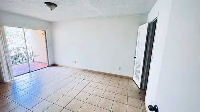 $259,800 | 1305 West 53rd Street, Unit 406, Hialeah, FL 33012