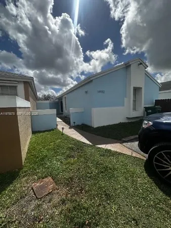 $3,000 | 14952 Southwest 75th Terrace, Miami, FL 33193