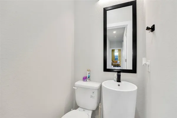 $2,400 | 4621 Collins Avenue, Dallas, TX 75210