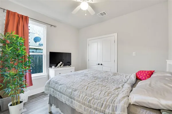 $2,400 | 4621 Collins Avenue, Dallas, TX 75210