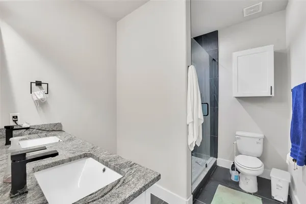 $2,400 | 4621 Collins Avenue, Dallas, TX 75210