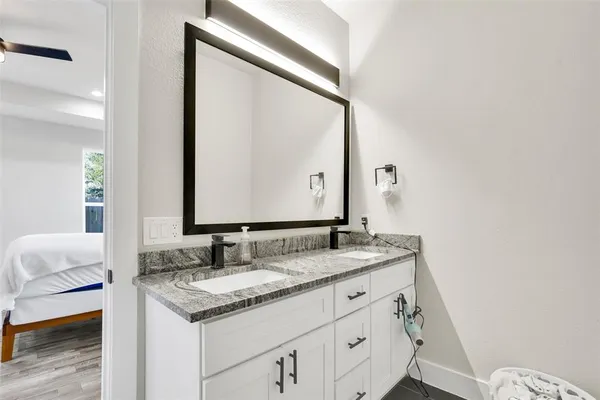 $2,400 | 4621 Collins Avenue, Dallas, TX 75210