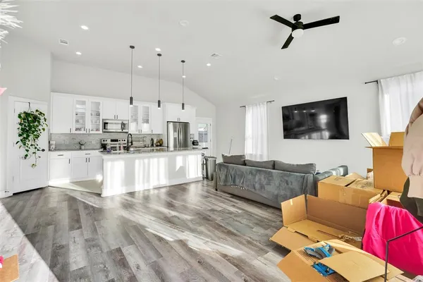 $2,400 | 4621 Collins Avenue, Dallas, TX 75210