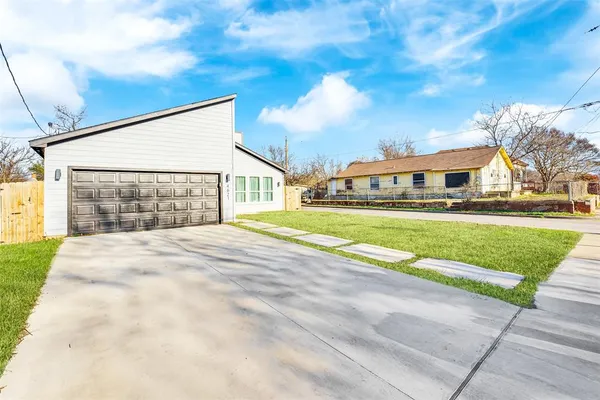 $2,400 | 4621 Collins Avenue, Dallas, TX 75210
