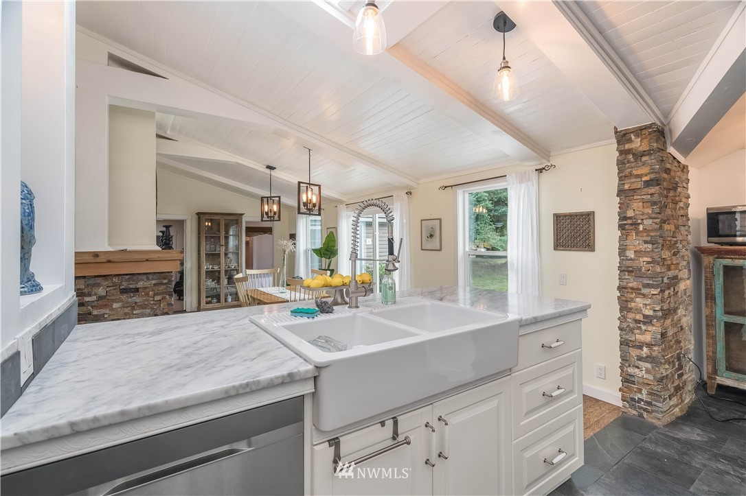 18231 Beall Road Southwest Vashon, WA 98070 - Photo 15 of 39