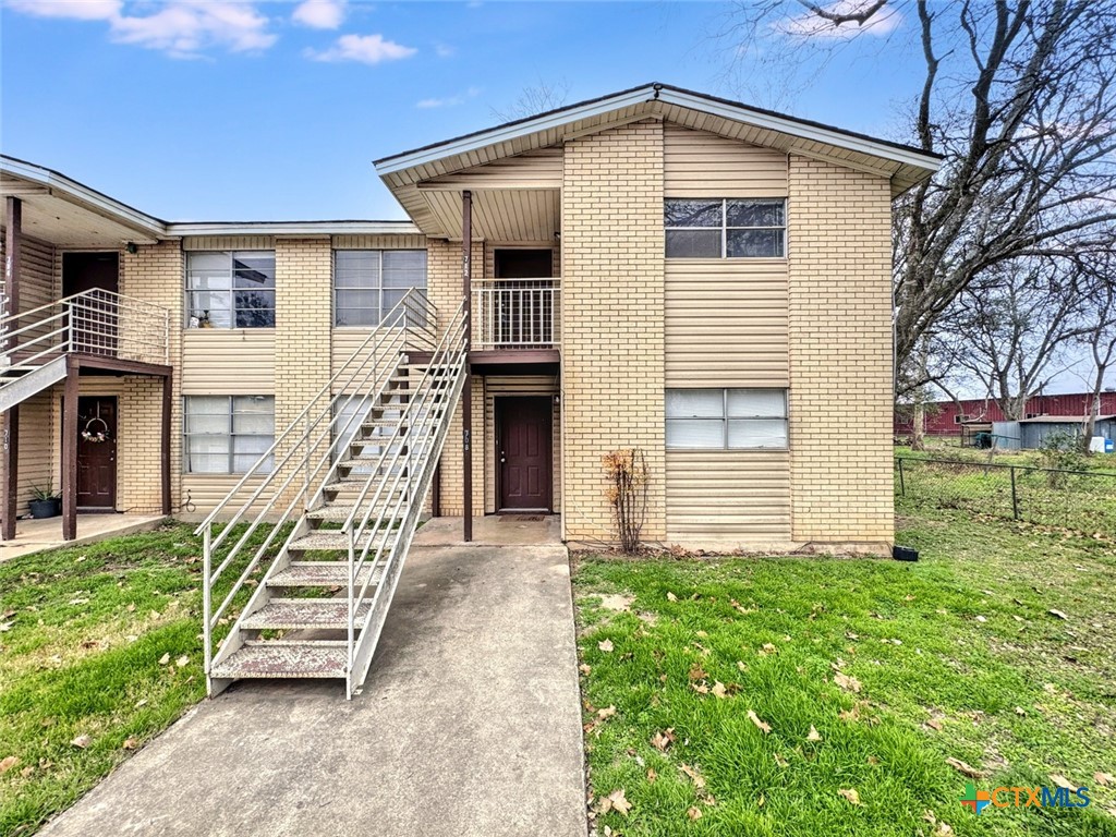 712 Martindale Road San Marcos, TX 78666 - Photo 2 of 17