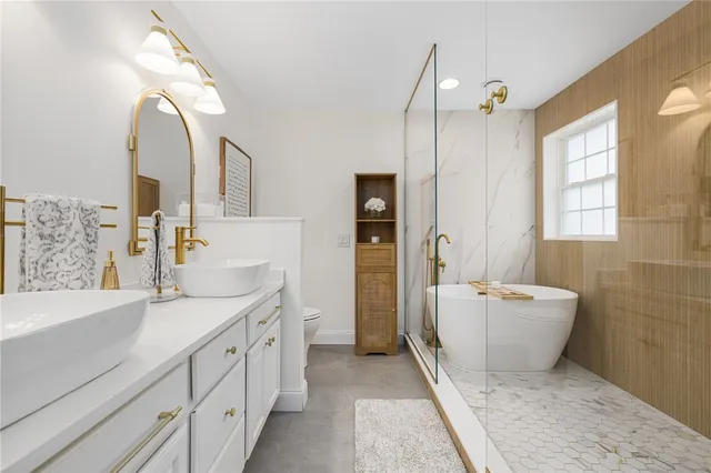 $1,295,000 | 14 Sables Way, Lincoln, RI 02865