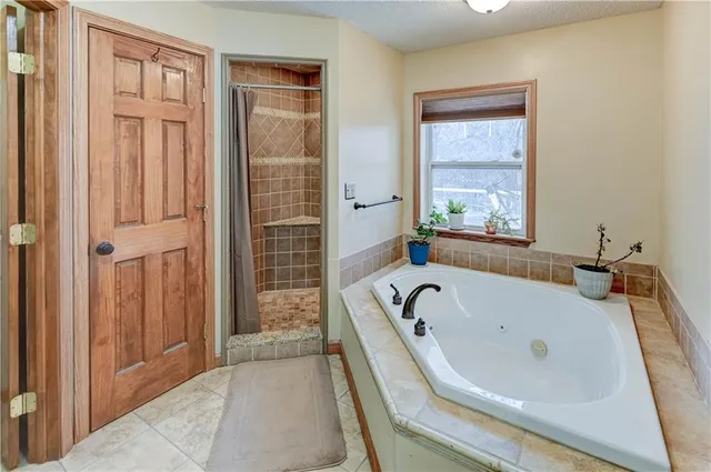 $579,900 | 4522 North Koger Road, Sibley, MO 64088