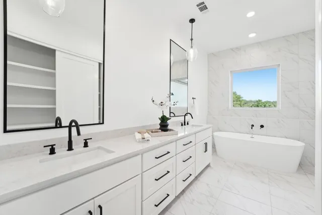 $1,120,000 | 116 Mitchell Creek Drive, Horseshoe Bay, TX 78657