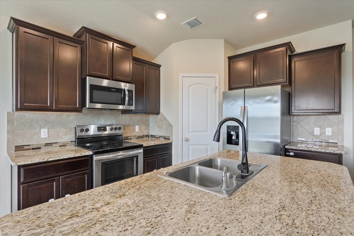 829 Ibis Falls Loop Jarrell, TX 76537 - Photo 11 of 26