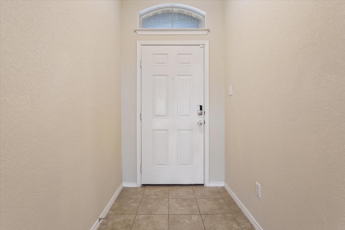 829 Ibis Falls Loop Jarrell, TX 76537 - Photo 6 of 26