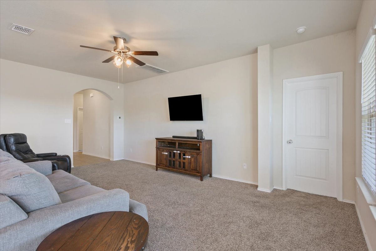 829 Ibis Falls Loop Jarrell, TX 76537 - Photo 7 of 26