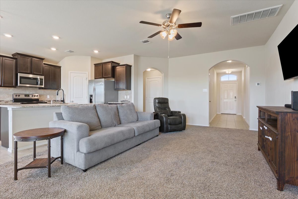 829 Ibis Falls Loop Jarrell, TX 76537 - Photo 8 of 26