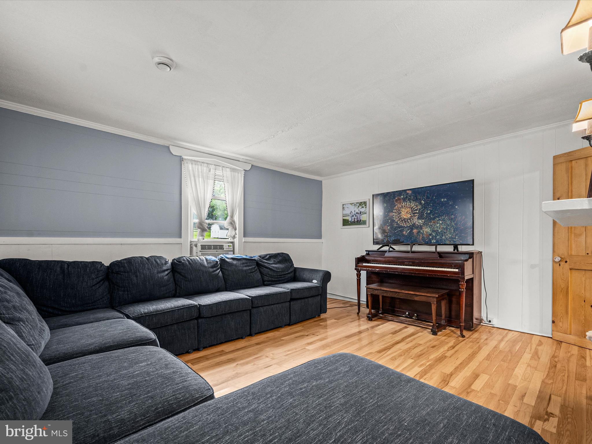 2900 Gillis Falls Road Mount Airy, MD 21771 - Photo 8 of 49 Family Room - Hardwood Floors
