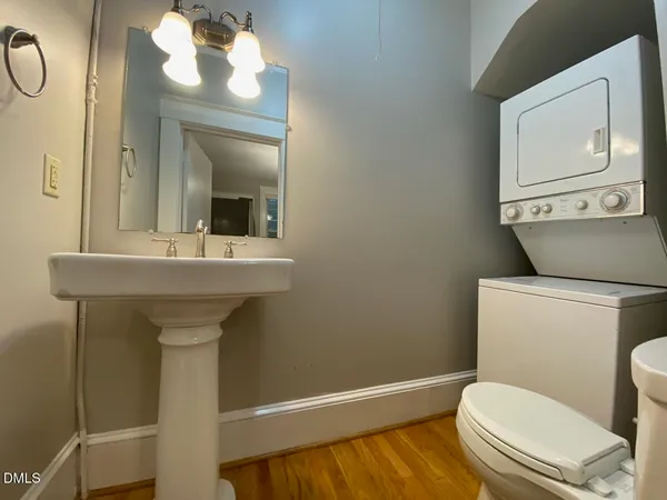 $1,700 | 401 1/2 North Gregson Street, Durham, NC 27701