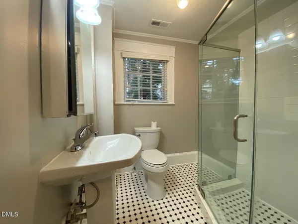 $1,700 | 401 1/2 North Gregson Street, Durham, NC 27701