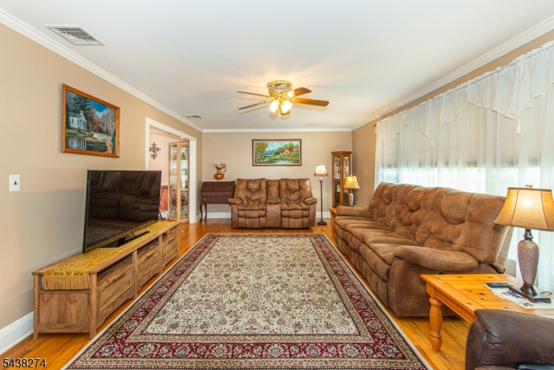 21 Whitegate Road Succasunna, NJ 07876 - Photo 3 of 44