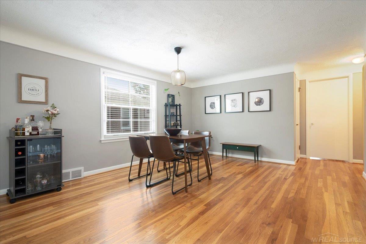 735 Harcourt Road Grosse Pointe, MI 48230 - Photo 6 of 35 Upper unit dining room