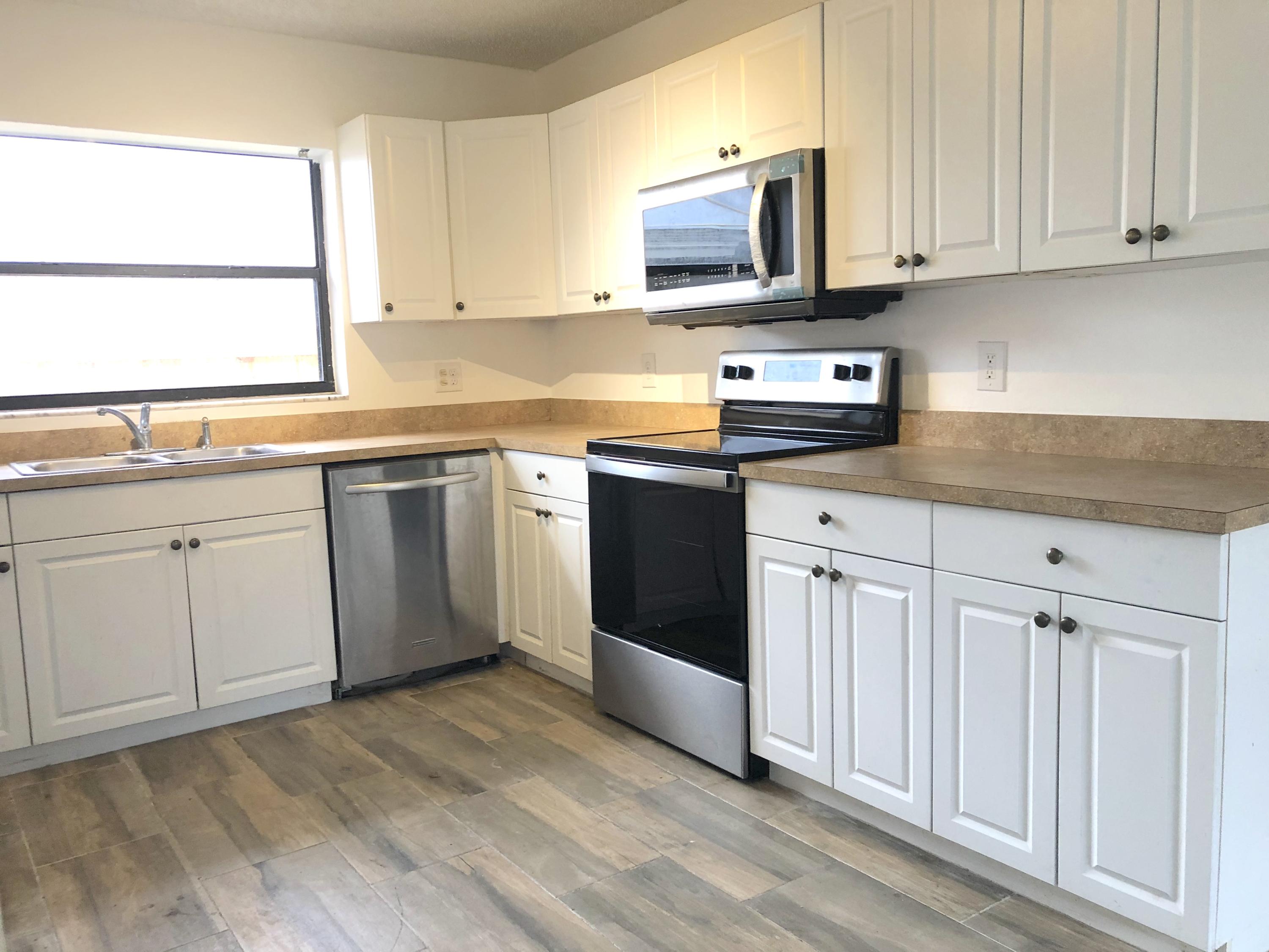43 Southwest 8th Avenue Delray Beach, FL 33444 - Photo 4 of 10 Kitchen