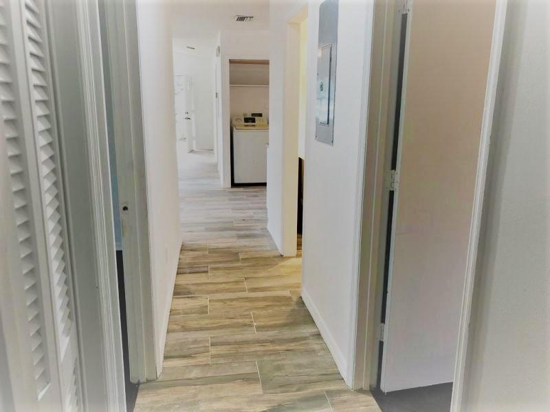 43 Southwest 8th Avenue Delray Beach, FL 33444 - Photo 5 of 10 Hallway