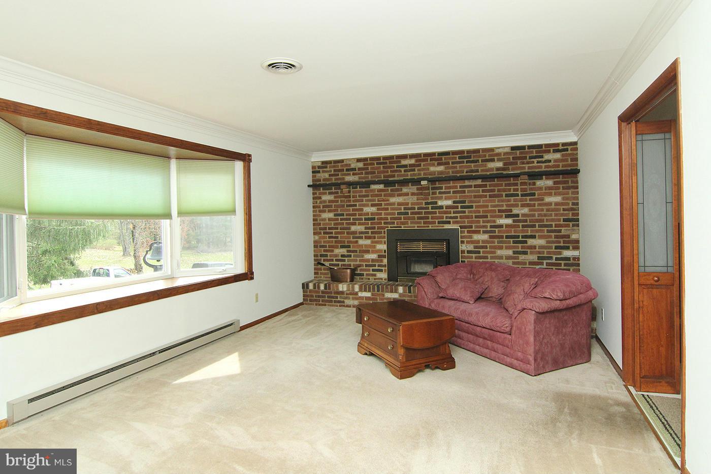 3246 Bert Koontz Road Taneytown, MD 21787 - Photo 2 of 25 Living Room