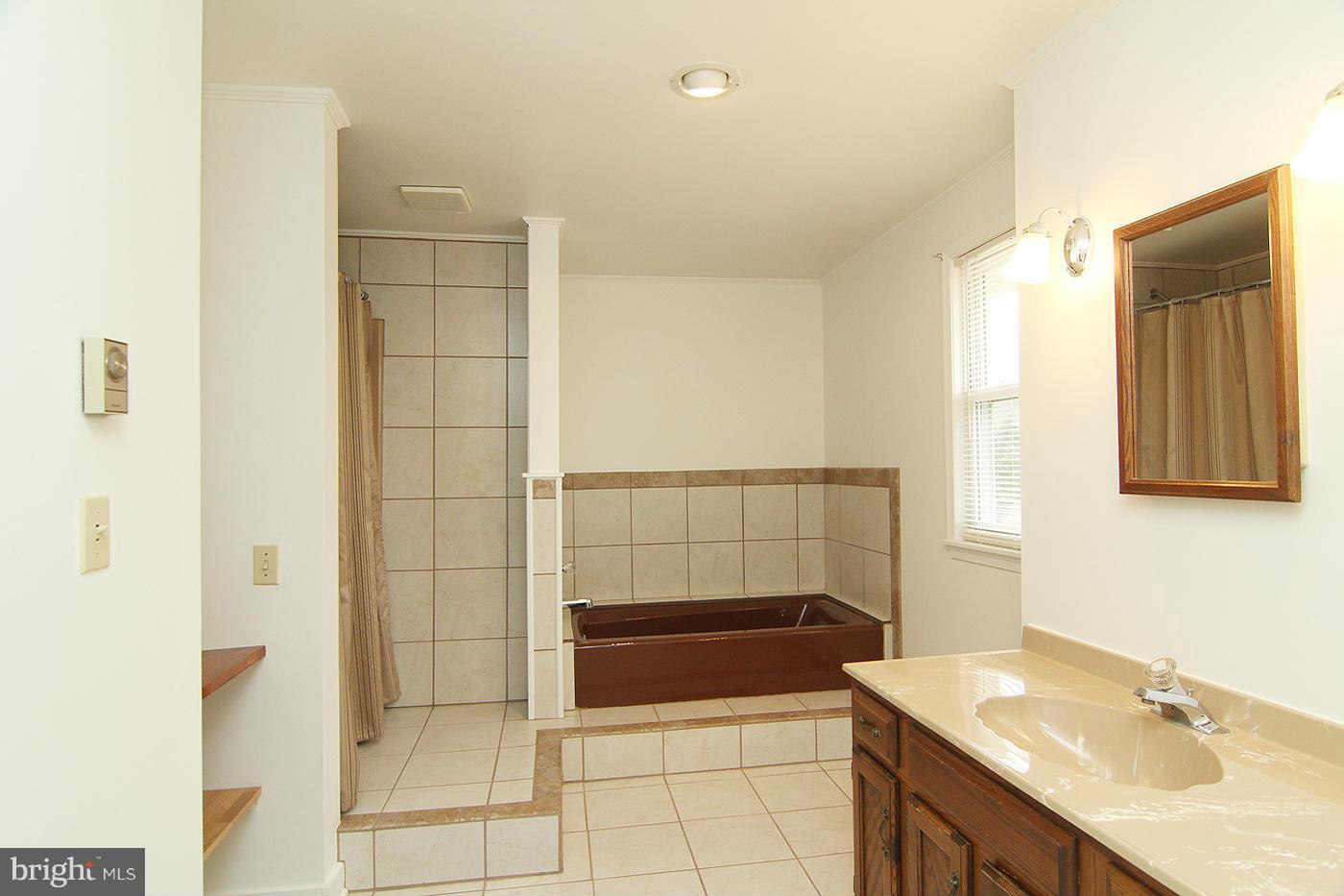 3246 Bert Koontz Road Taneytown, MD 21787 - Photo 11 of 25 Bath (Master)