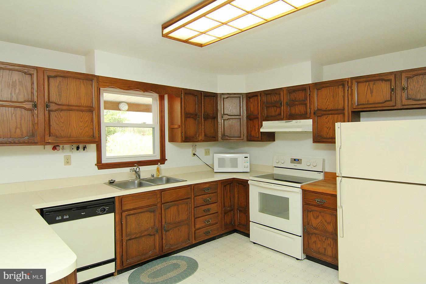 3246 Bert Koontz Road Taneytown, MD 21787 - Photo 5 of 25 Kitchen