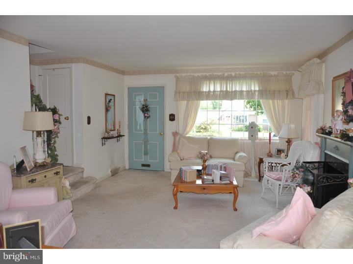 349 Valley View Road Springfield, PA 19064 - Photo 7 of 19 Living Room