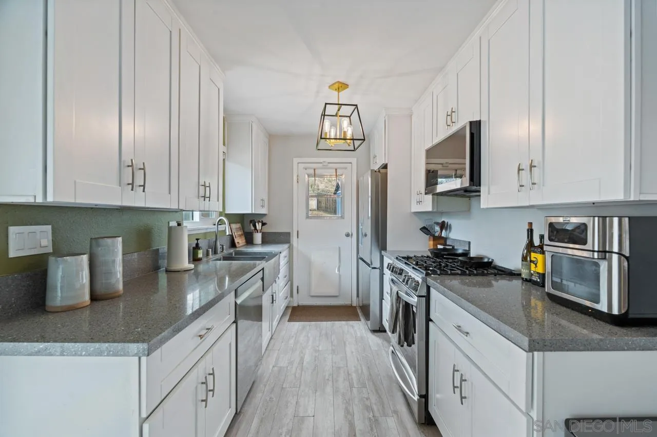 9126 Heatherdale Street Santee, CA 92071 - Photo 3 of 20