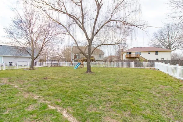 $294,000 | 1208 Cambridge Drive, Warrensburg, MO 64093