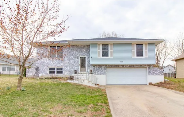 $294,000 | 1208 Cambridge Drive, Warrensburg, MO 64093