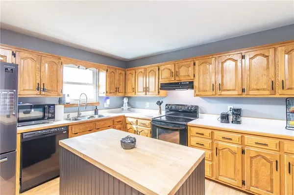 $294,000 | 1208 Cambridge Drive, Warrensburg, MO 64093