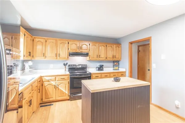 $294,000 | 1208 Cambridge Drive, Warrensburg, MO 64093