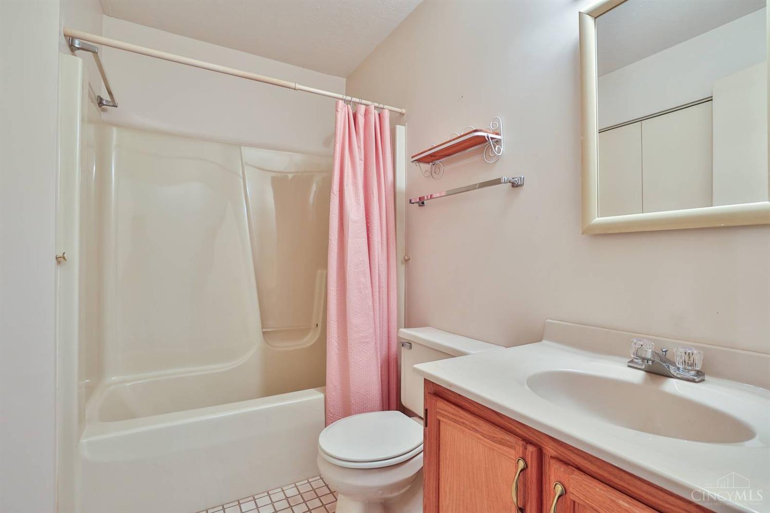 5648 Bridgetown Road, Unit 19 Cincinnati, OH 45248 - Photo 26 of 30