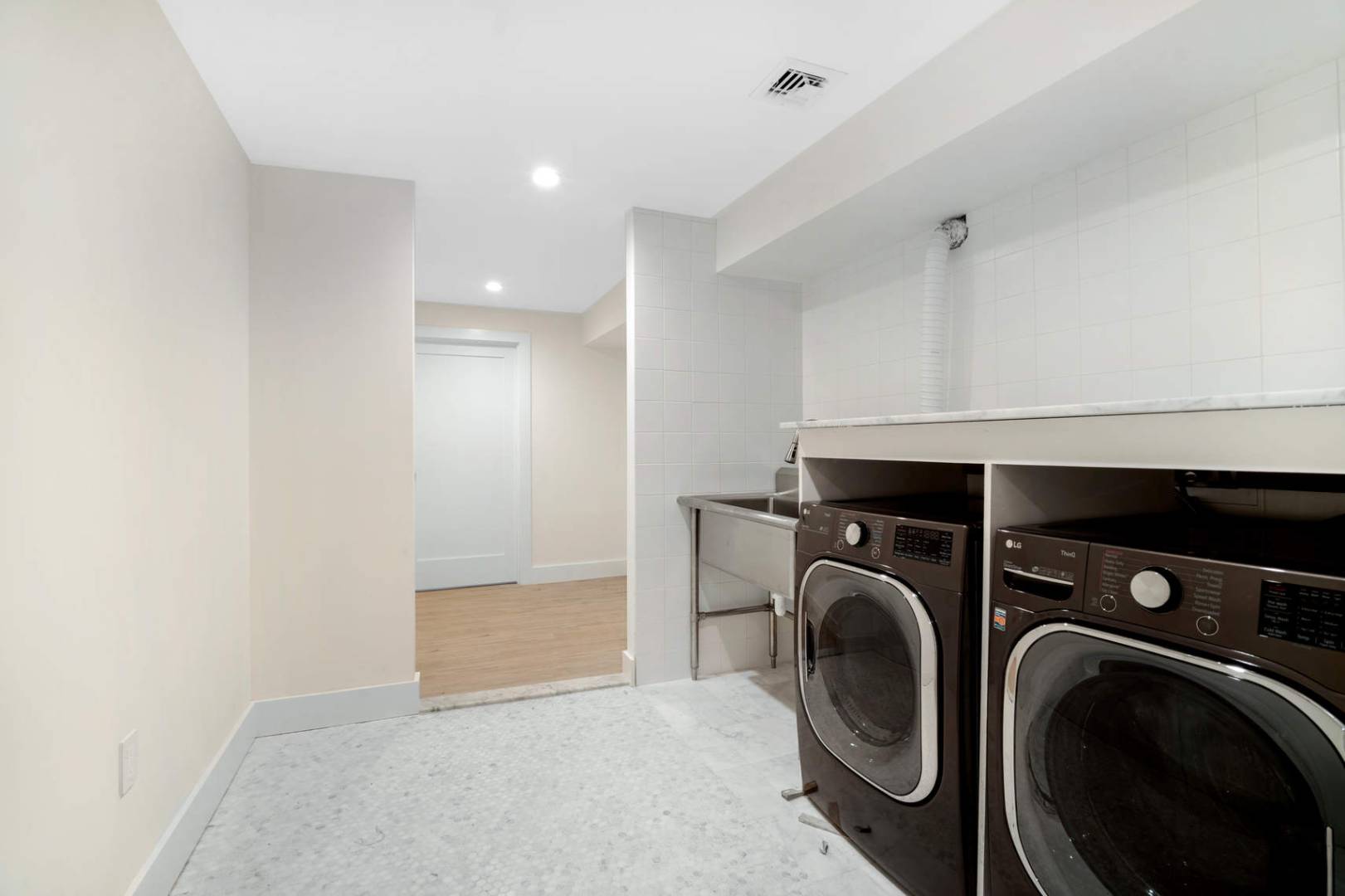 82 Windmill Lane Bridgehampton, NY 11932 - Photo 37 of 45