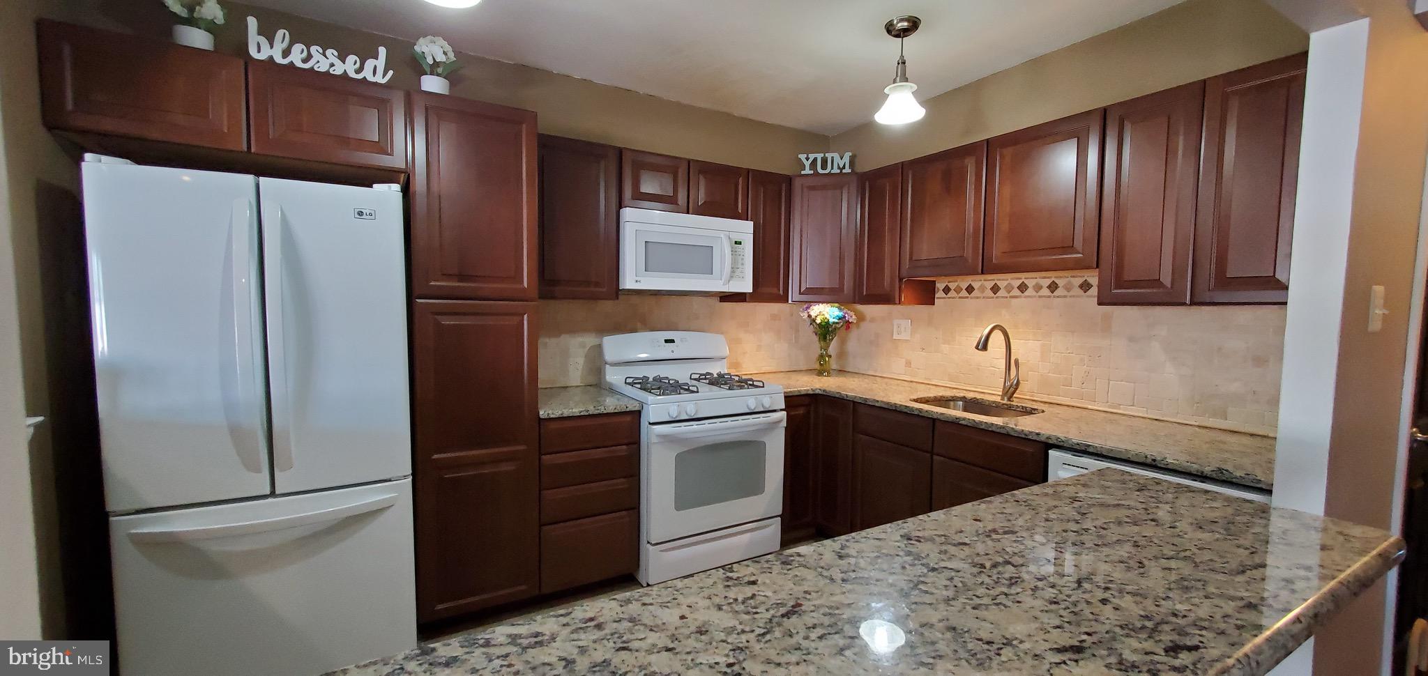 12017 Tyrone Road Philadelphia, PA 19154 - Photo 9 of 33