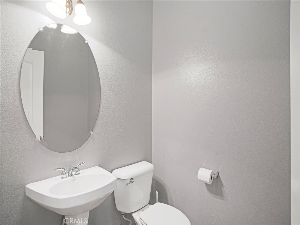 21103 Cross Creek Drive Saugus, CA 91350 - Photo 28 of 41 a bathroom with a toilet a sink and mirror
