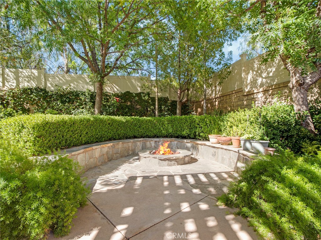 21103 Cross Creek Drive Saugus, CA 91350 - Photo 34 of 41 a view of a swimming pool with a patio and a yard