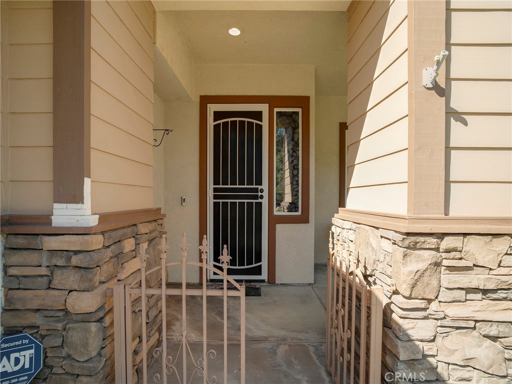 21103 Cross Creek Drive Saugus, CA 91350 - Photo 4 of 41 a view of entryway