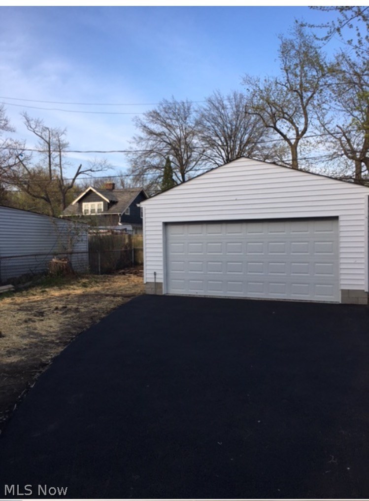 939 Vineshire Road Cleveland Heights, OH 44121 - Photo 4 of 16