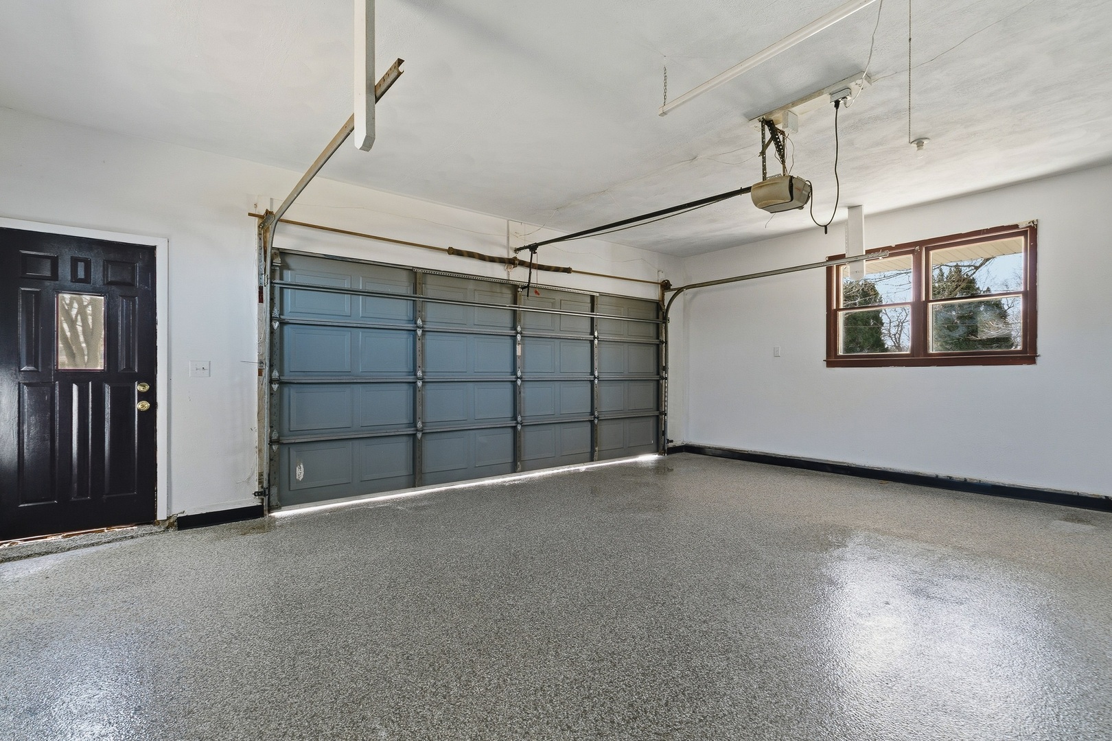 11622 27th Street West Milan, IL 61264 - Photo 42 of 49 an empty room with windows