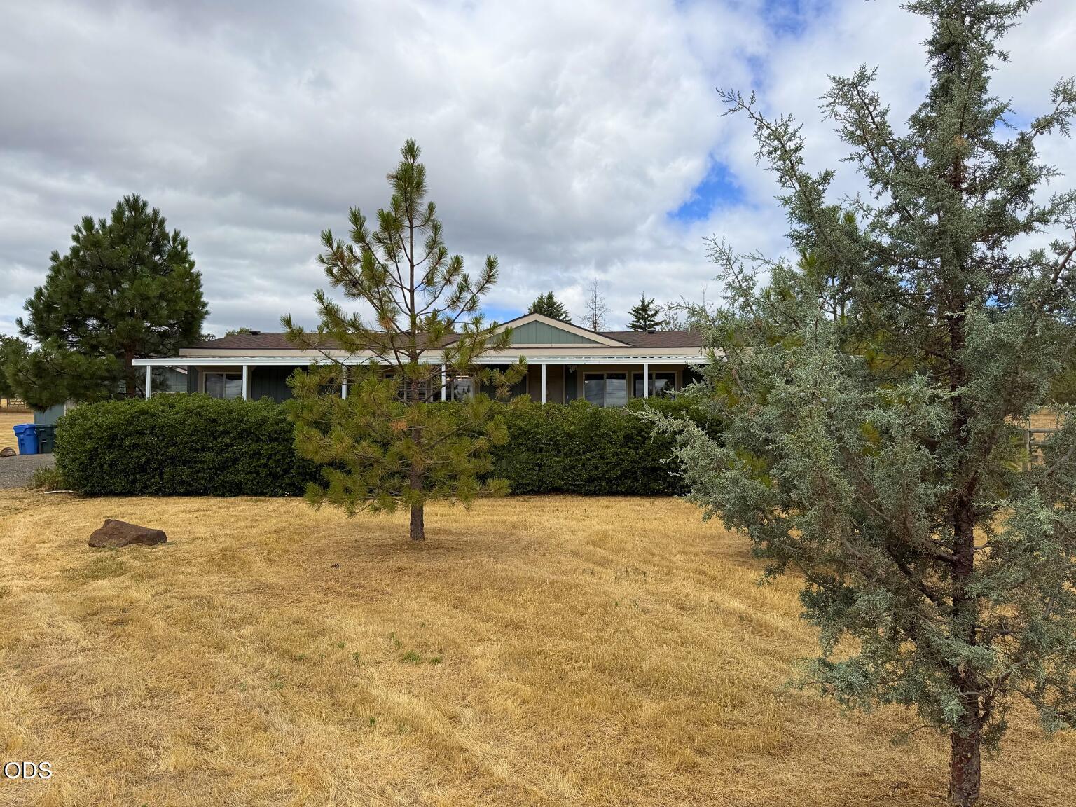 63 Rogue River Drive Eagle Point, OR 97524 - Photo 2 of 46